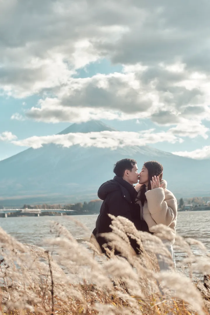 Proposal Photoshoot at Mount Fuji with Your Personal Photographer