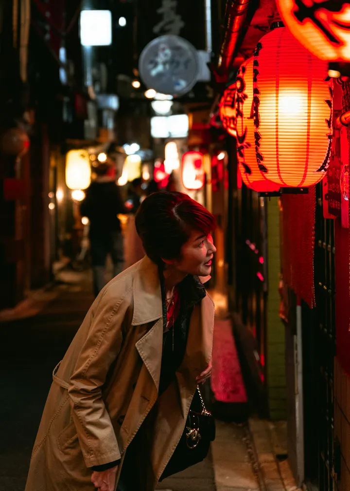 Fukuoka After Dark: Neon Lights & Riverside Portraits