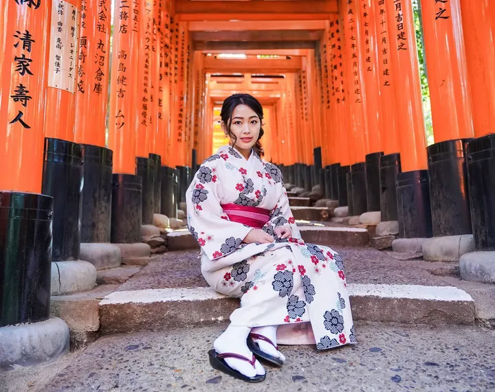 Fushimi Inari Shrine Photoshoot With A Local Photographer