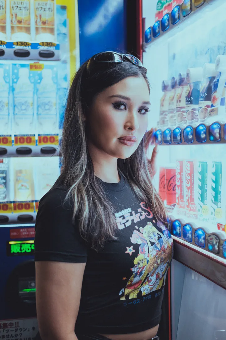 Osaka Night Photoshoot in Shinsekai Streets with Retro Vibes