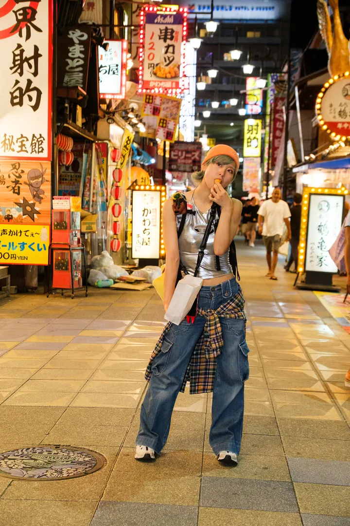 Osaka Night Photoshoot in Shinsekai Streets with Retro Vibes