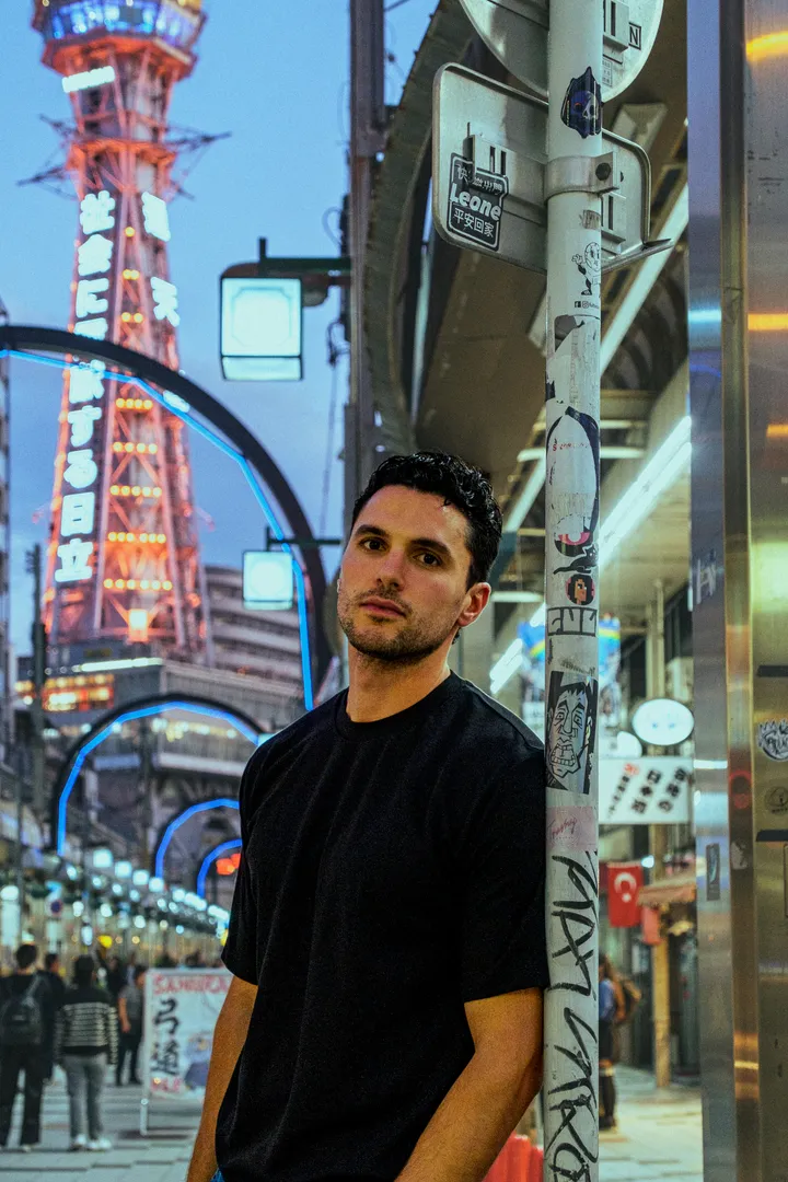 Osaka Night Photoshoot in Shinsekai Streets with Retro Vibes