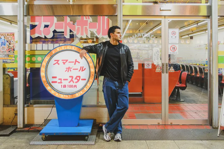 Osaka Night Photoshoot in Shinsekai Streets with Retro Vibes