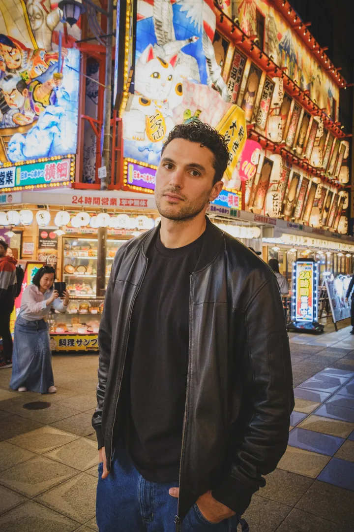 Osaka Night Photoshoot in Shinsekai Streets with Retro Vibes