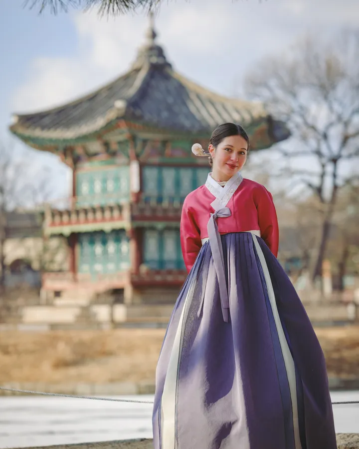 Korean Royal Experience: Traditional Hanbok Photoshoot in Seoul