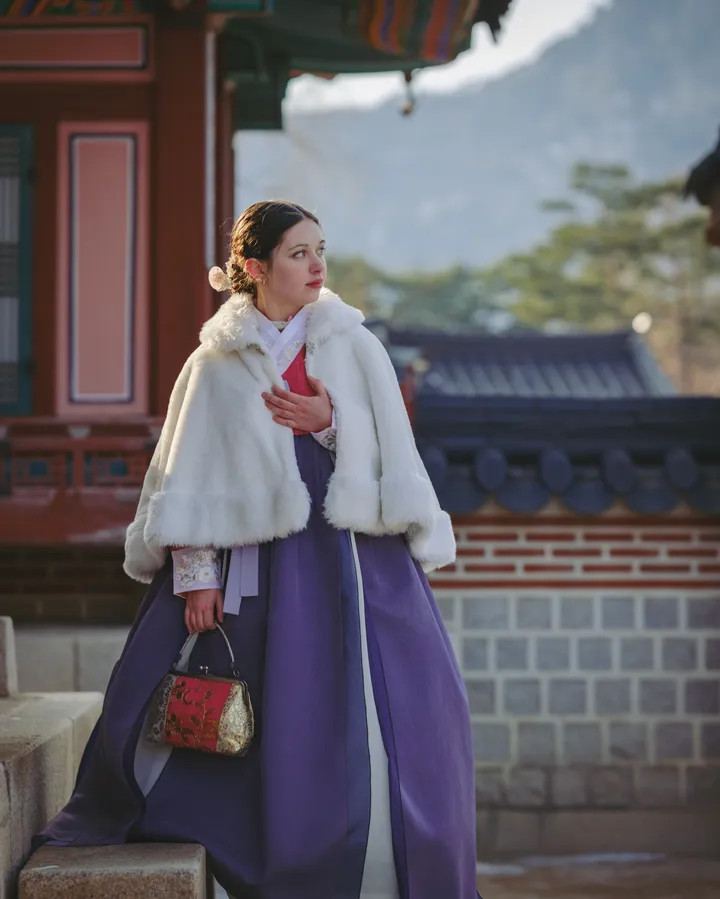 Korean Royal Experience: Traditional Hanbok Photoshoot in Seoul
