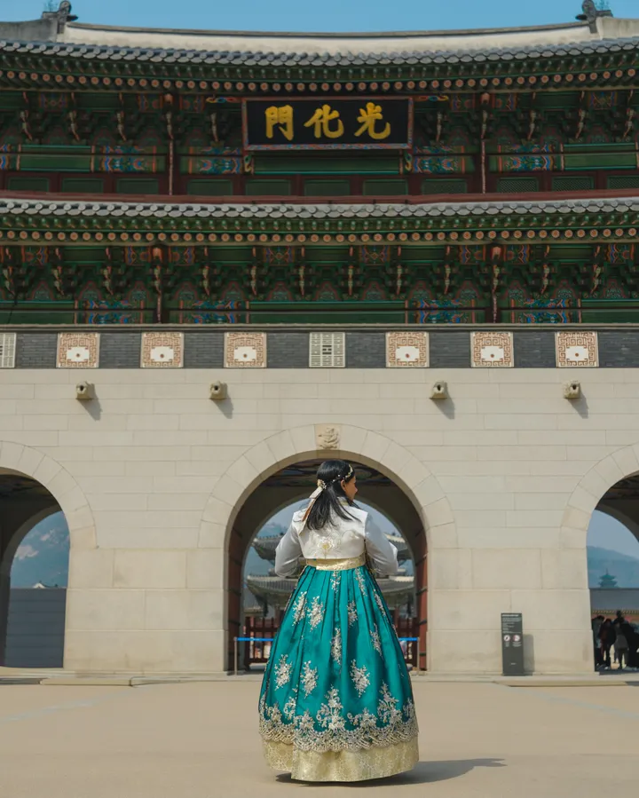 Korean Royal Experience: Traditional Hanbok Photoshoot in Seoul