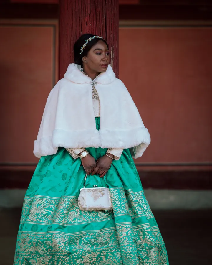 Korean Royal Experience: Traditional Hanbok Photoshoot in Seoul
