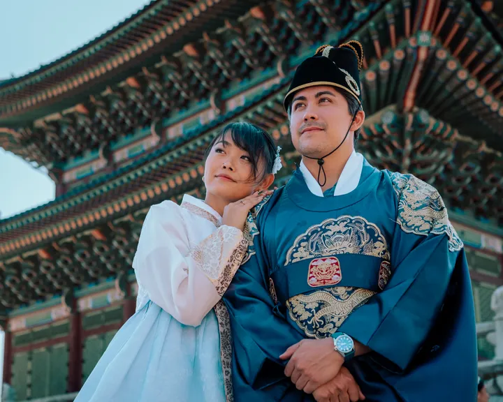Korean Royal Experience: Traditional Hanbok Photoshoot in Seoul