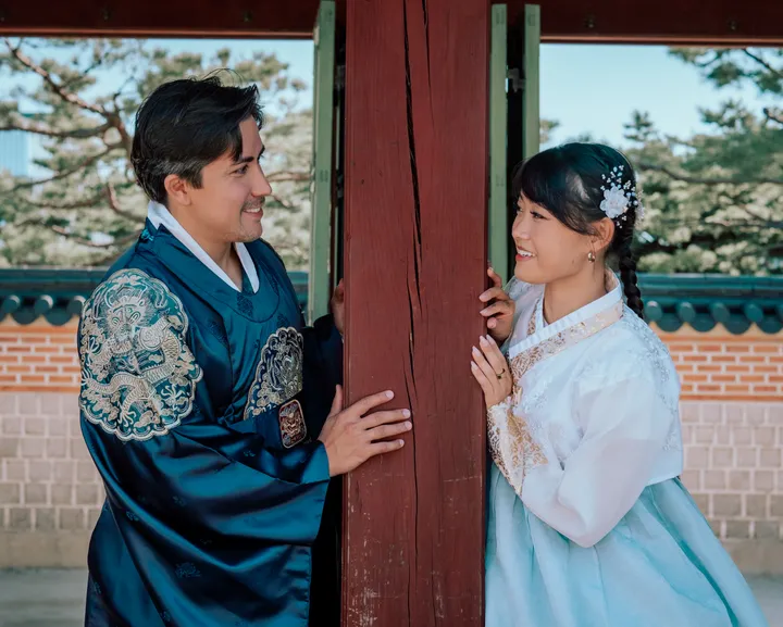 Korean Royal Experience: Traditional Hanbok Photoshoot in Seoul