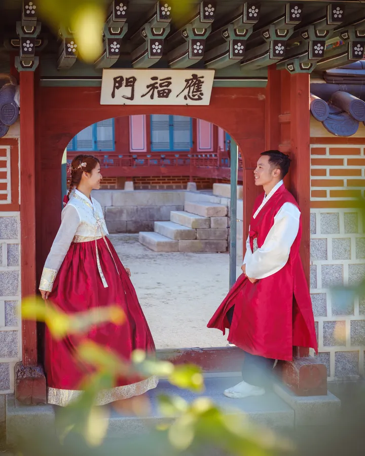 Korean Royal Experience: Traditional Hanbok Photoshoot in Seoul