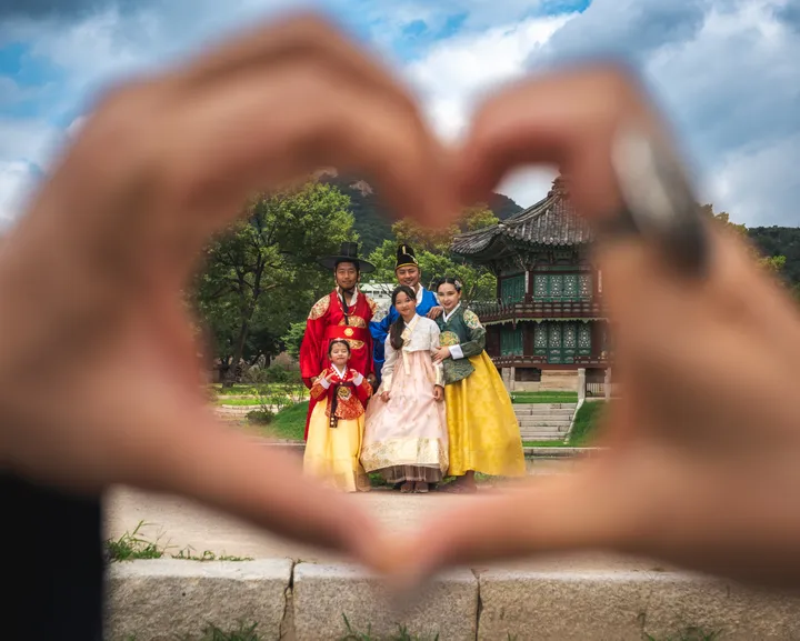 Korean Royal Experience: Traditional Hanbok Photoshoot in Seoul