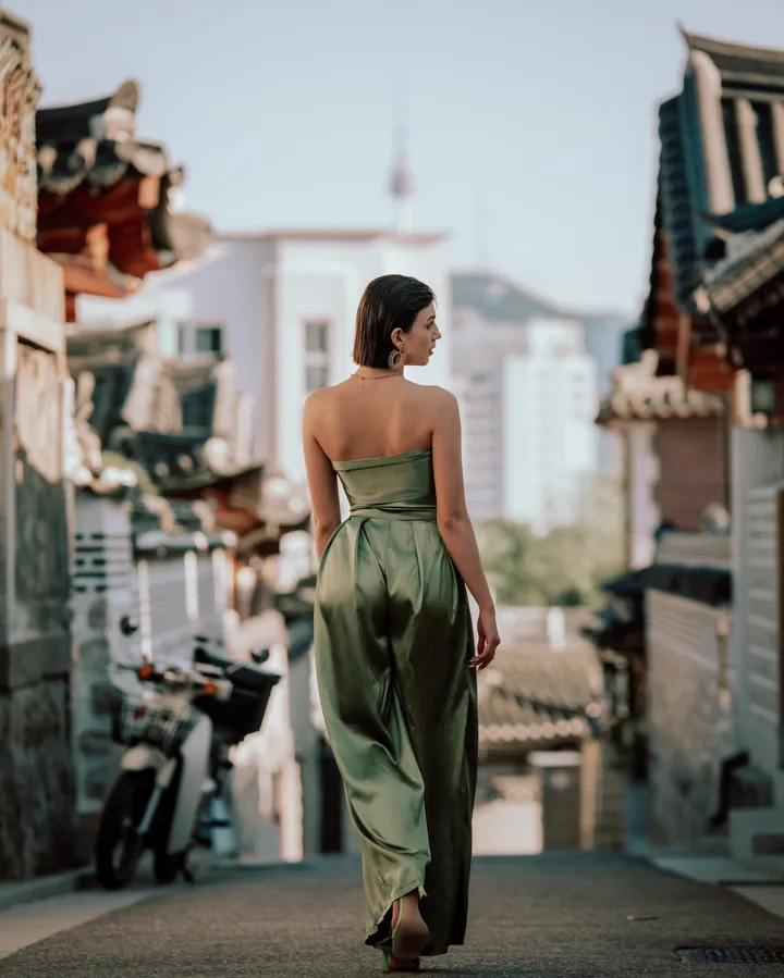 Street Photoshoot Experience in Seoul’s Most Photogenic Urban Location