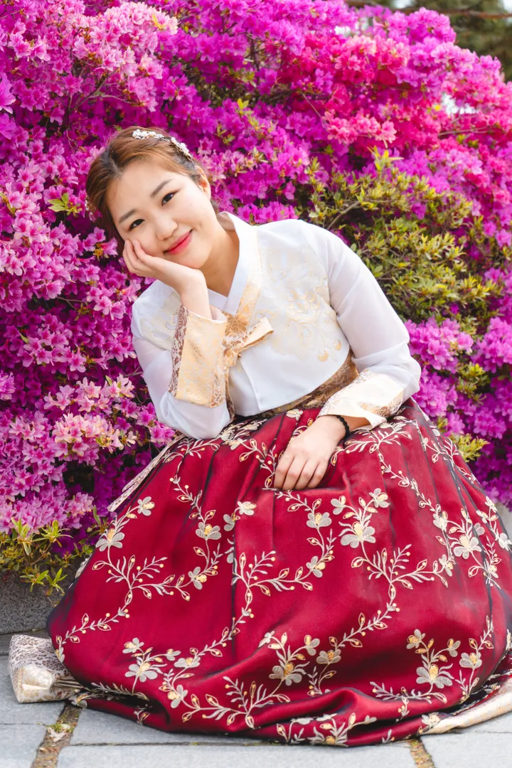Traditional Hanbok Photoshoot in Seoul at Iconic Landmarks