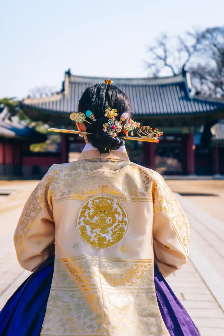 Traditional Hanbok Photoshoot in Seoul at Iconic Landmarks