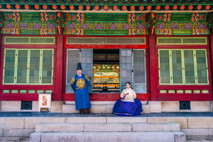 Traditional Hanbok Photoshoot in Seoul at Iconic Landmarks