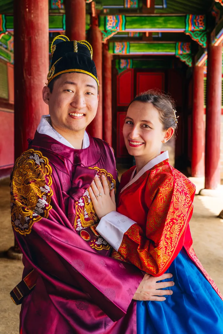 Traditional Hanbok Photoshoot in Seoul at Iconic Landmarks