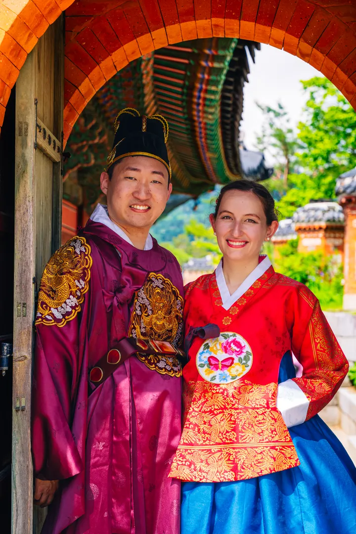 Traditional Hanbok Photoshoot in Seoul at Iconic Landmarks