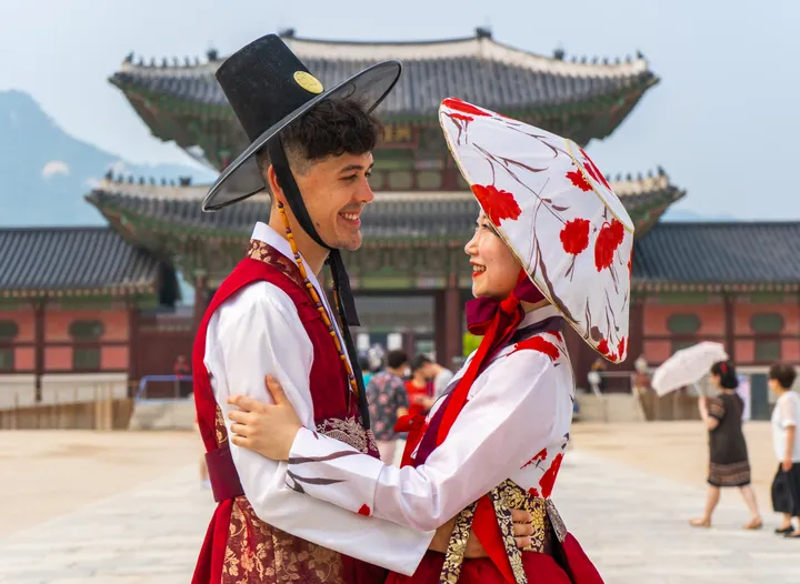 Traditional Hanbok Photoshoot in Seoul at Iconic Landmarks