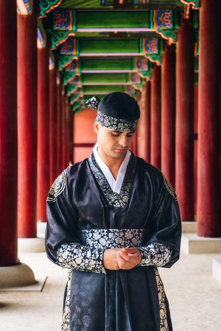 Traditional Hanbok Photoshoot in Seoul at Iconic Landmarks