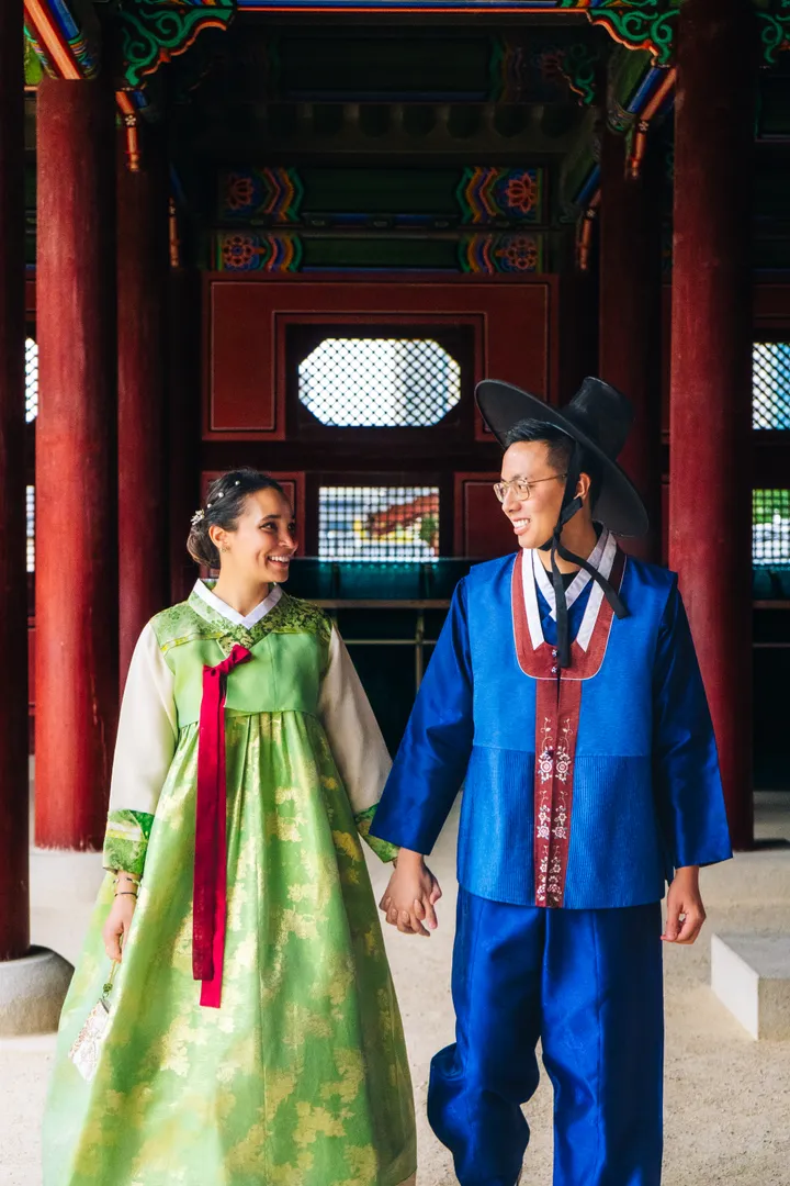 Traditional Hanbok Photoshoot in Seoul at Iconic Landmarks