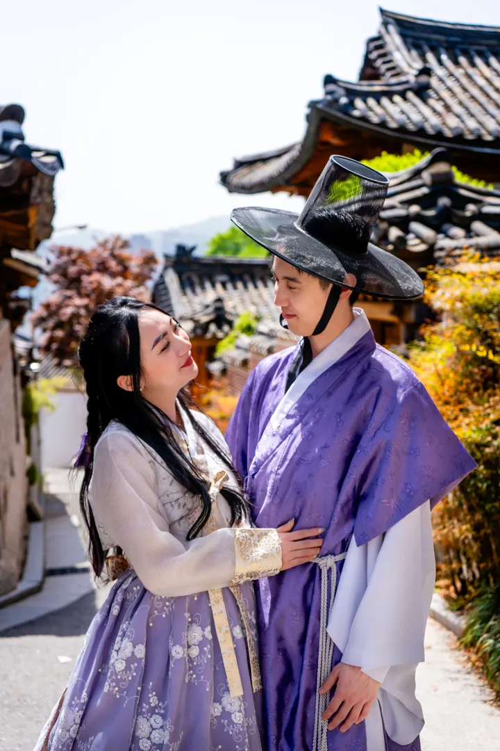 Traditional Hanbok Photoshoot in Seoul at Iconic Landmarks