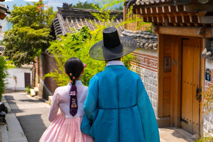Traditional Hanbok Photoshoot in Seoul at Iconic Landmarks