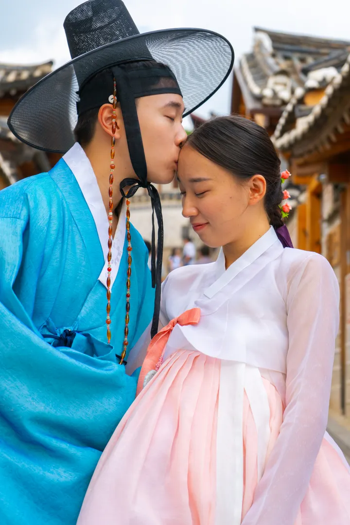 Traditional Hanbok Photoshoot in Seoul at Iconic Landmarks