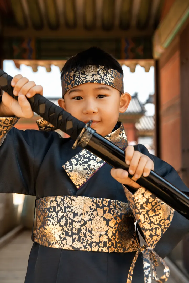 Step Into History: Elegant Hanbok Photoshoot at Gyeongbokgung Palace