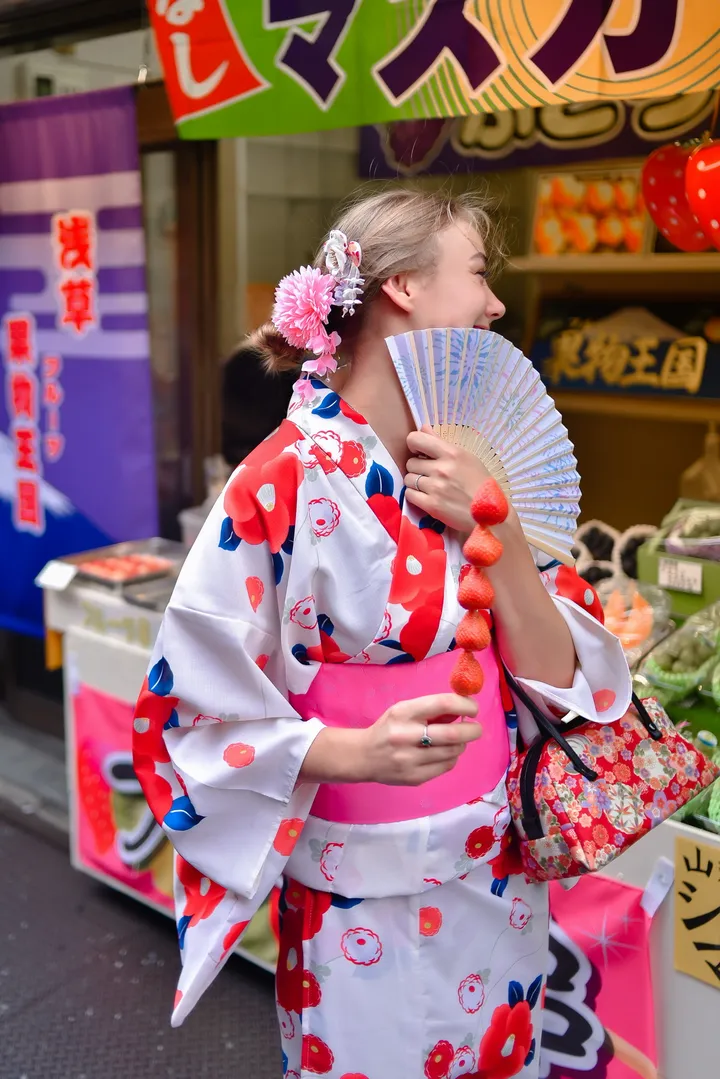 Old Tokyo Photoshoot in Asakusa With a Local Private Photographer