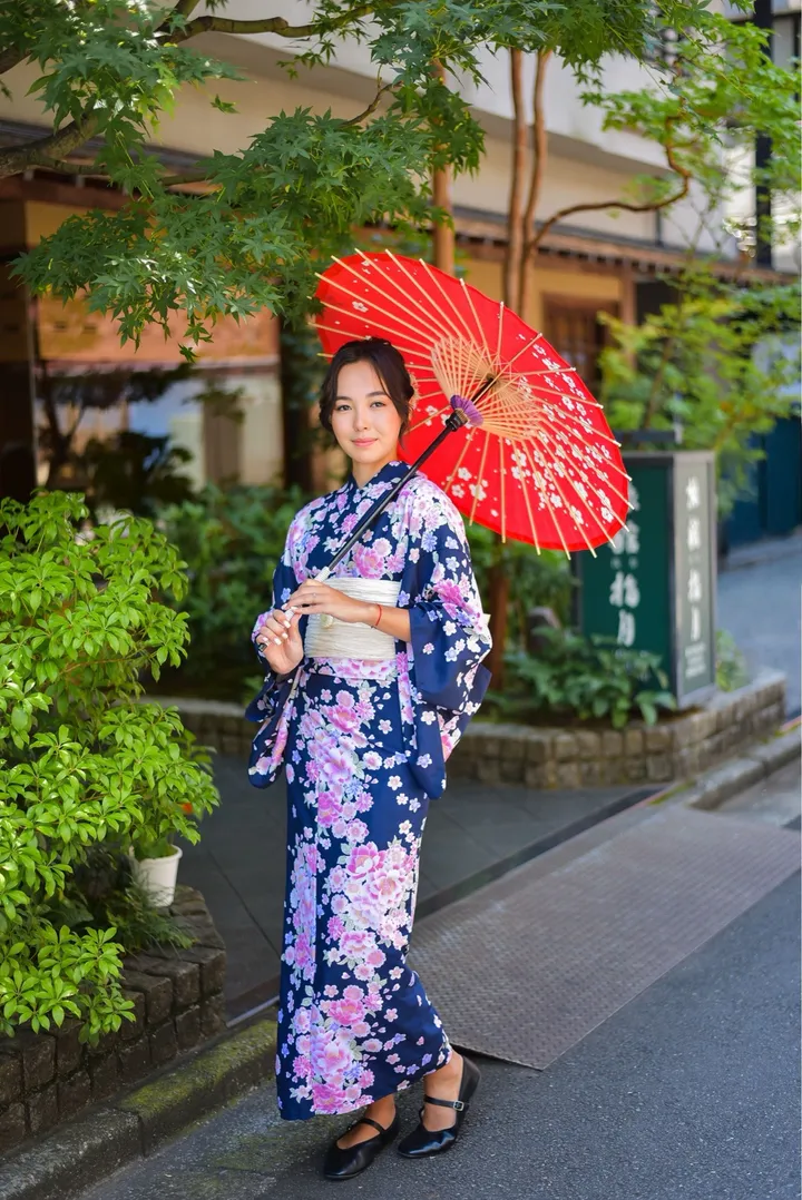 Old Tokyo Photoshoot in Asakusa With a Local Private Photographer