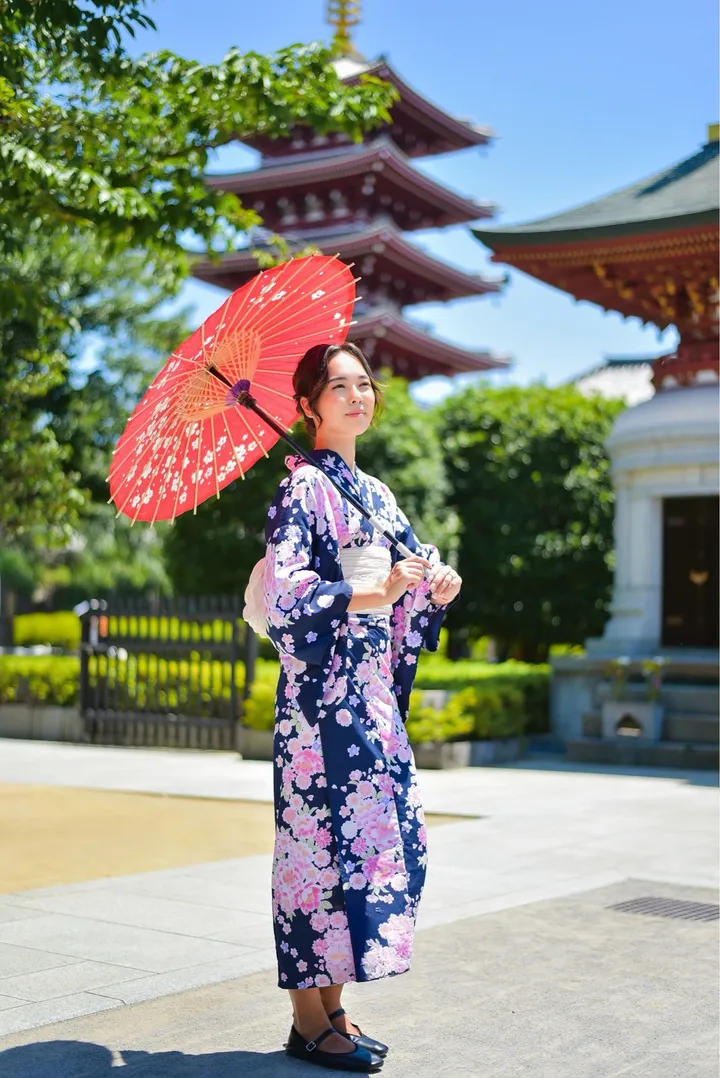 Old Tokyo Photoshoot in Asakusa With a Local Private Photographer