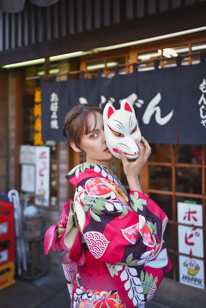 Old Tokyo Photoshoot in Asakusa With a Local Private Photographer