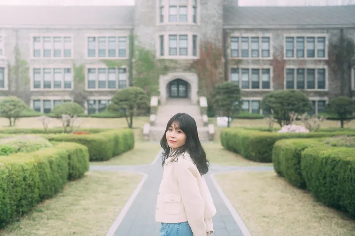 Vintage Seoul Streets: A Local Photoshoot Journey Off the Beaten Path