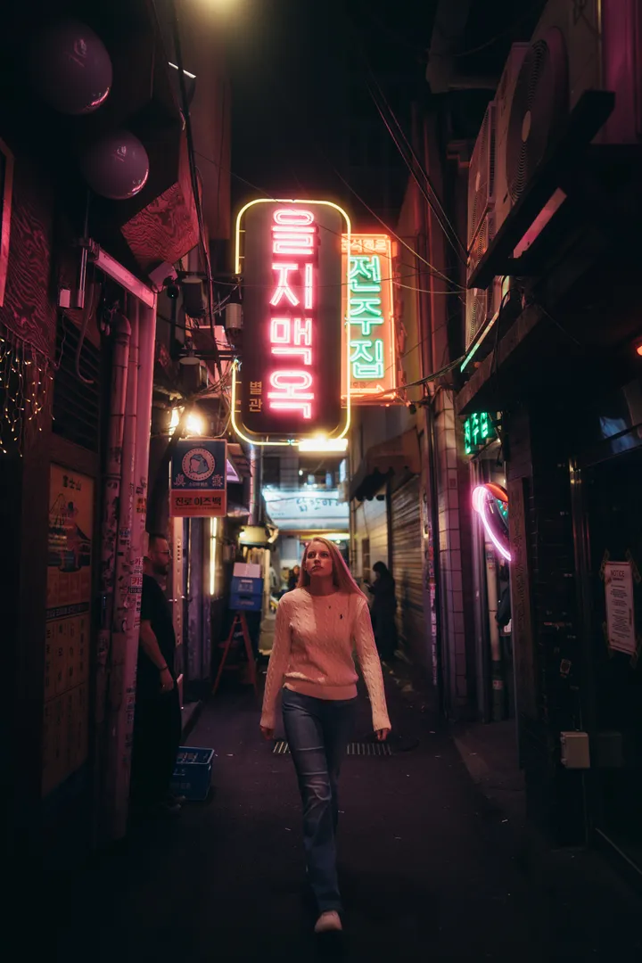 Vintage Seoul Streets: A Local Photoshoot Journey Off the Beaten Path