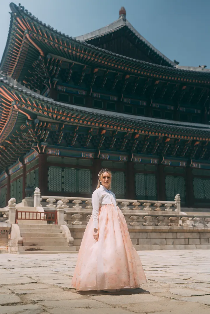 Nostalgic Hanbok Photoshoot in Seoul at Local Traditional Spots