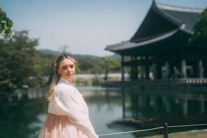 Nostalgic Hanbok Photoshoot in Seoul at Local Traditional Spots