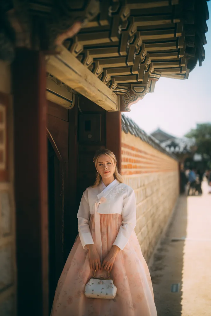 Nostalgic Hanbok Photoshoot in Seoul at Local Traditional Spots