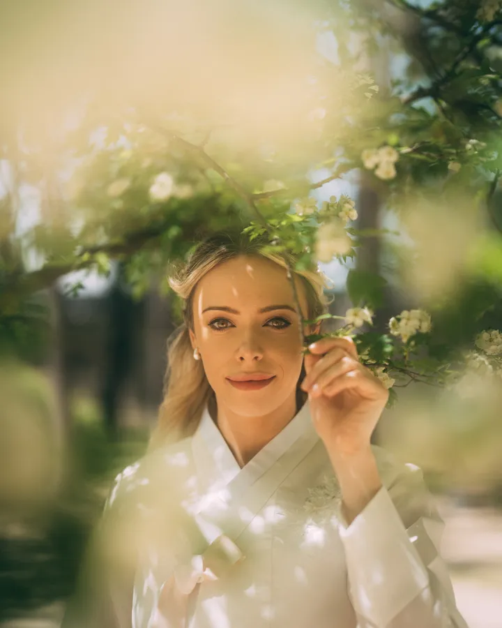 Nostalgic Hanbok Photoshoot in Seoul at Local Traditional Spots