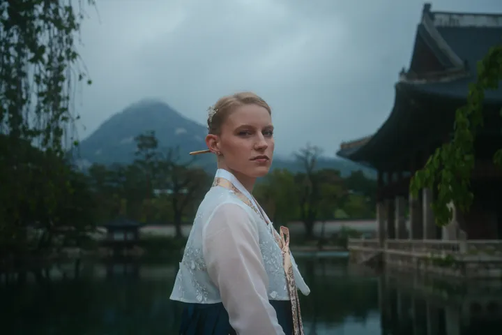 Nostalgic Hanbok Photoshoot in Seoul at Local Traditional Spots