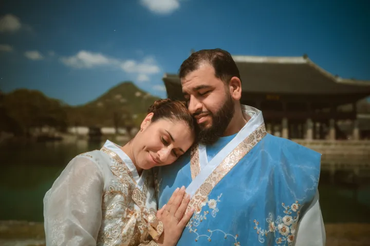 Nostalgic Hanbok Photoshoot in Seoul at Local Traditional Spots