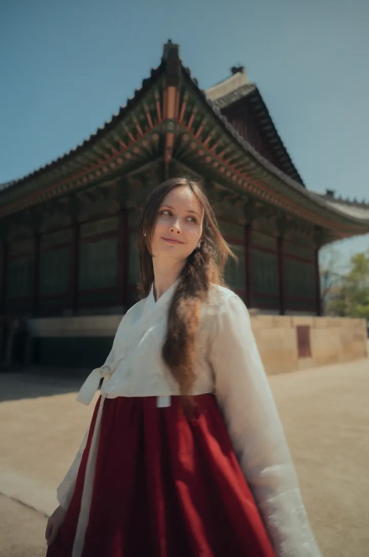 Nostalgic Hanbok Photoshoot in Seoul at Local Traditional Spots