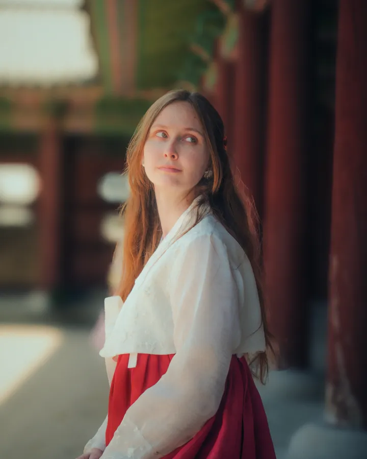 Nostalgic Hanbok Photoshoot in Seoul at Local Traditional Spots