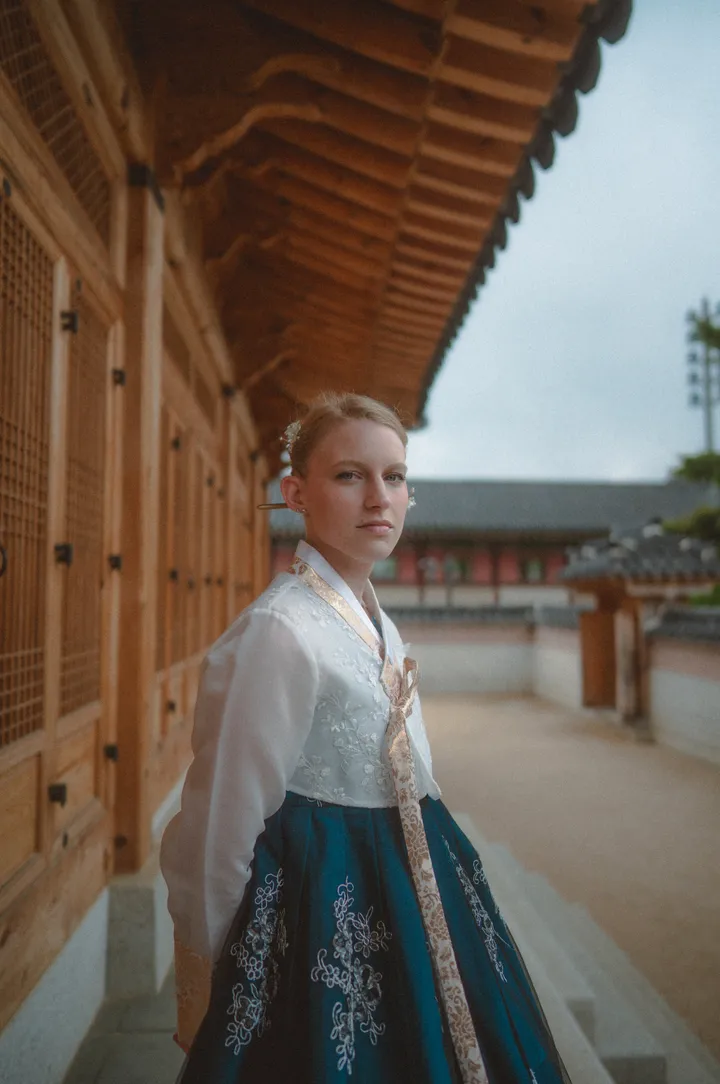 Nostalgic Hanbok Photoshoot in Seoul at Local Traditional Spots