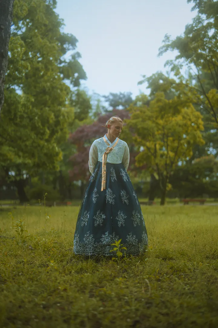 Nostalgic Hanbok Photoshoot in Seoul at Local Traditional Spots