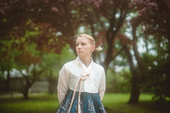 Nostalgic Hanbok Photoshoot in Seoul at Local Traditional Spots