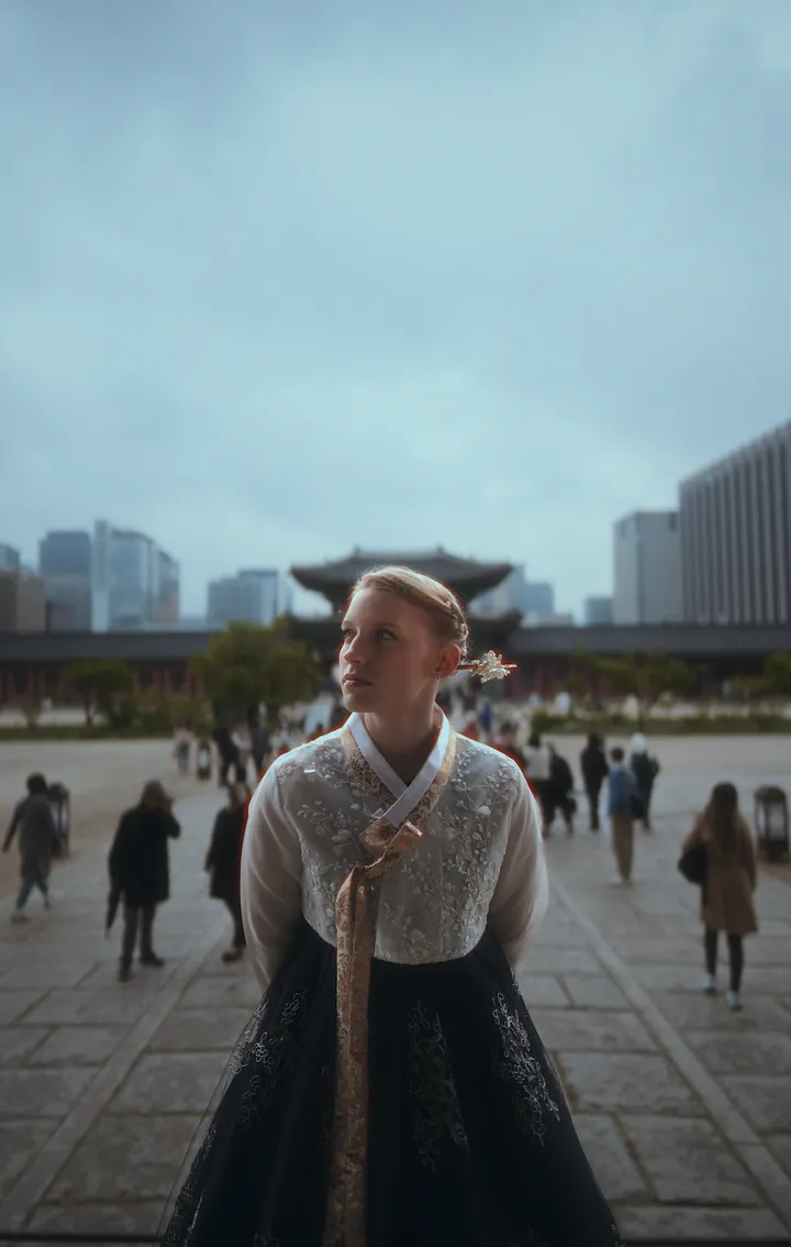 Nostalgic Hanbok Photoshoot in Seoul at Local Traditional Spots