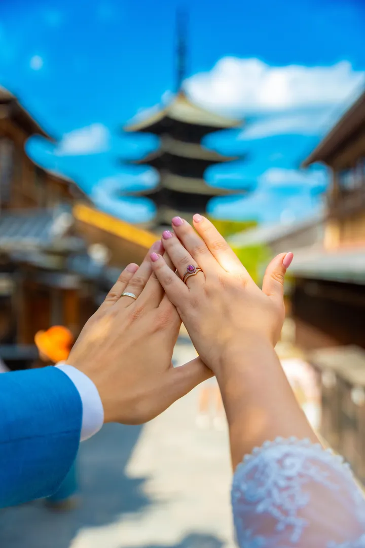 Kyoto Traditional Kimono Photoshoot Experience in Higashiyama District