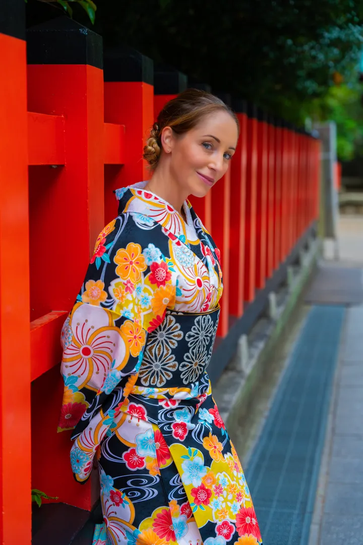 Kyoto Traditional Kimono Photoshoot Experience in Higashiyama District