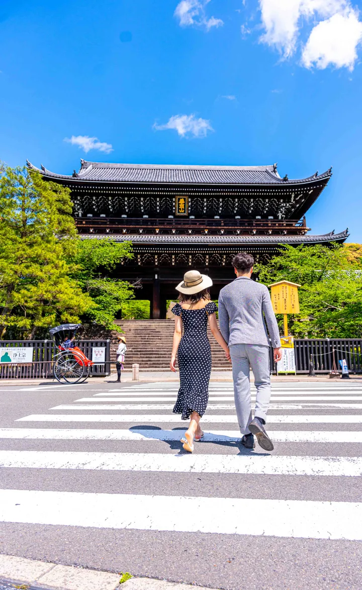 Kyoto Traditional Kimono Photoshoot Experience in Higashiyama District